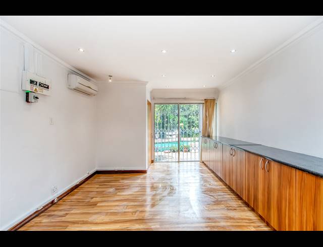M² OFFICE TO LET IN THE GARDENS